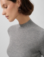 Jersey cuello cisne lana y seda gris con lúrex