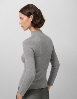 Jersey cuello cisne lana y seda gris con lúrex