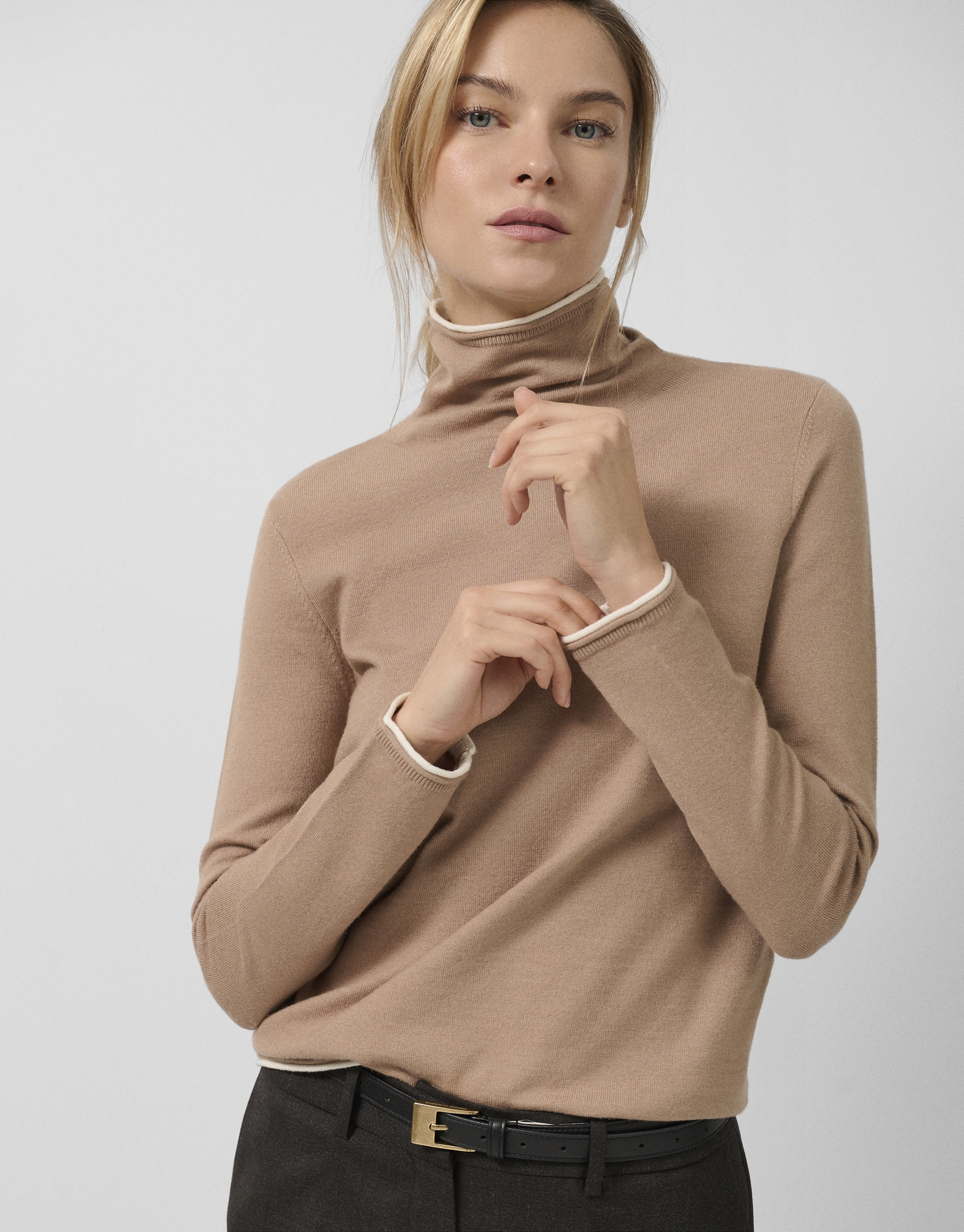 Jersey cuello chimenea doble remate cámel