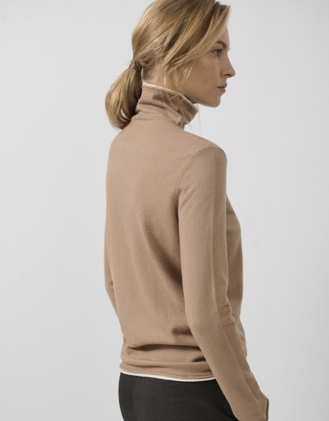 Jersey cuello chimenea doble remate cámel