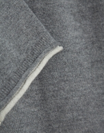 Jersey cuello chimenea doble remate gris