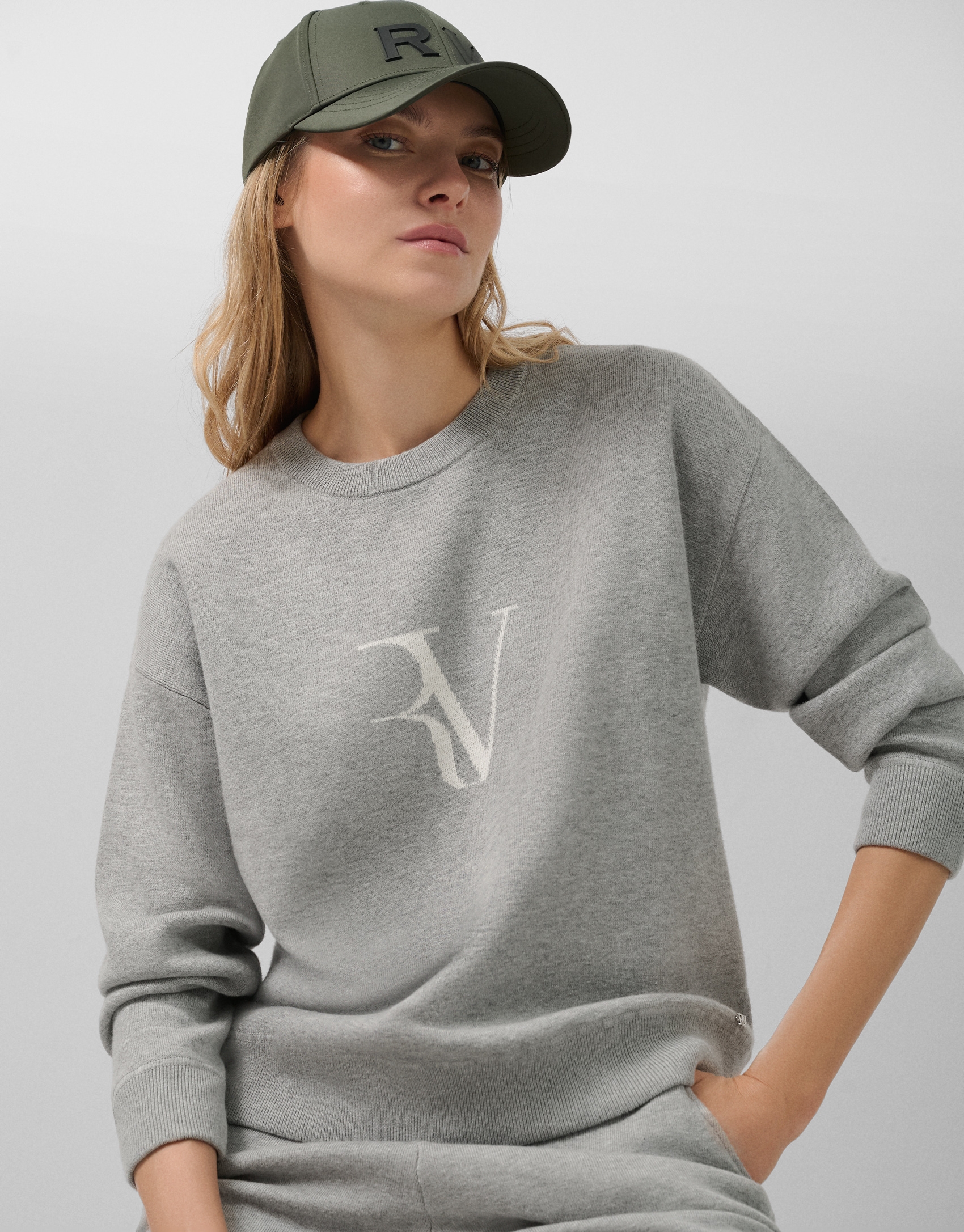 Jersey punto tricotado gris con jacquard RV en delantero