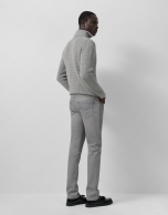 Pantalón denim hombre slim gris