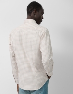 Regular fit sport shirt in sand-toned checks