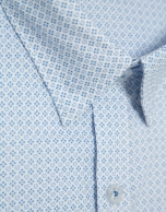 Camisa sport slim blanca estampado azul