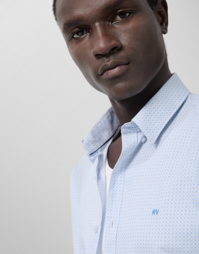 Camisa sport slim blanca estampado azul