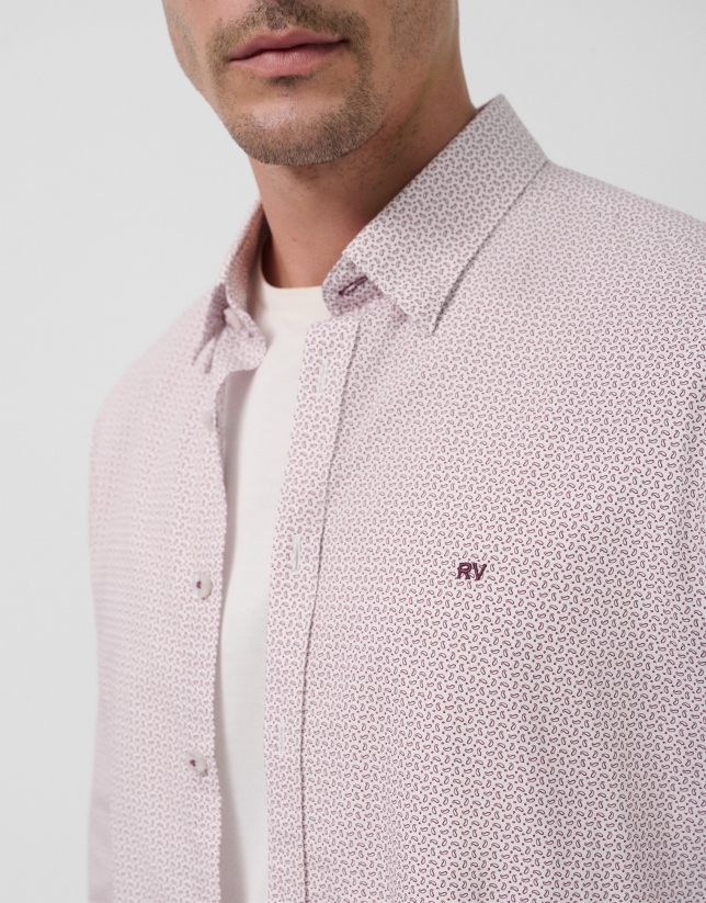 Slim fit plum sport shirt with a plum paisley print