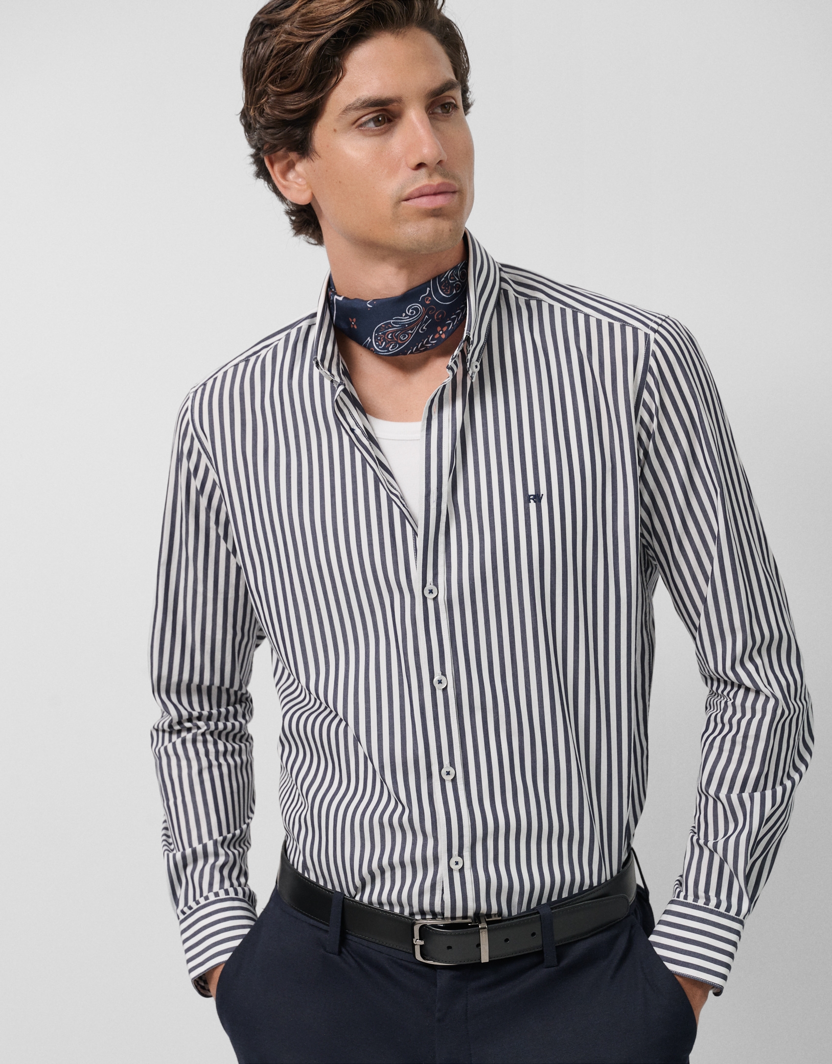 Slim fit cotton striped sport shirt in white/navy