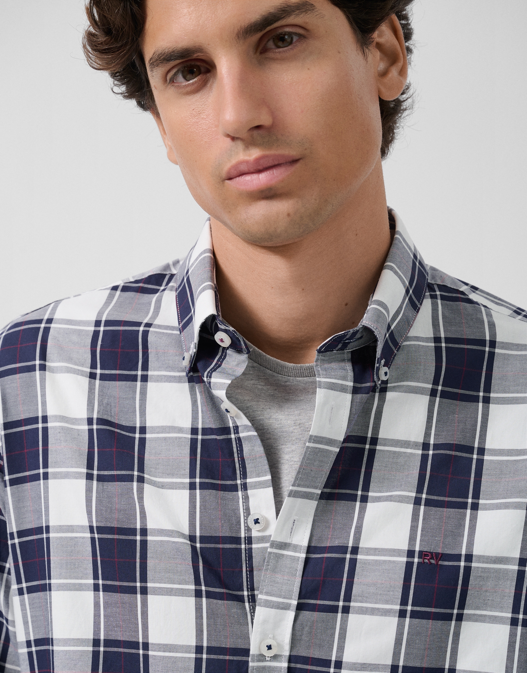 Slim fit white checked sport shirt with navy/plum profiles