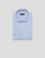 Regular fit sport shirt with light blue/white stripes