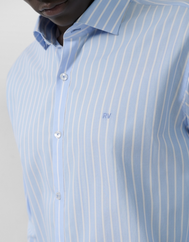 Regular fit sport shirt with light blue/white stripes
