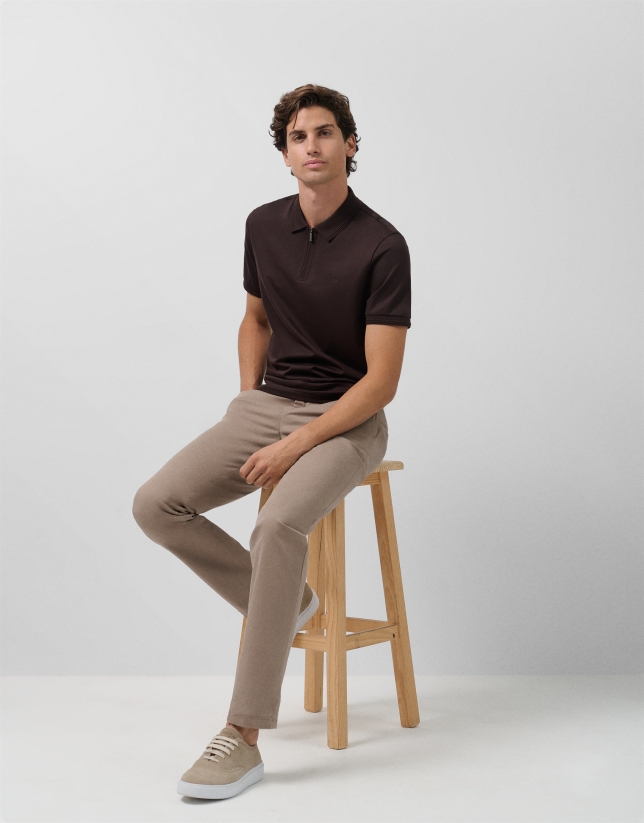 Brown textured short-sleeved polo shirt