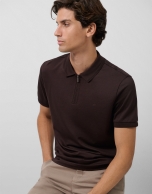 Brown textured short-sleeved polo shirt