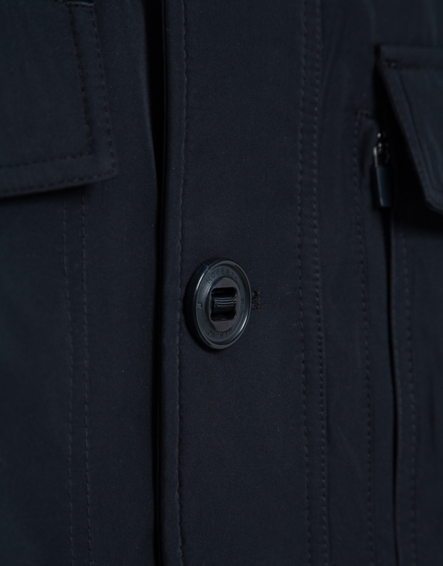 Parka t&eacute;cnica azul marino cuatro bolsillos