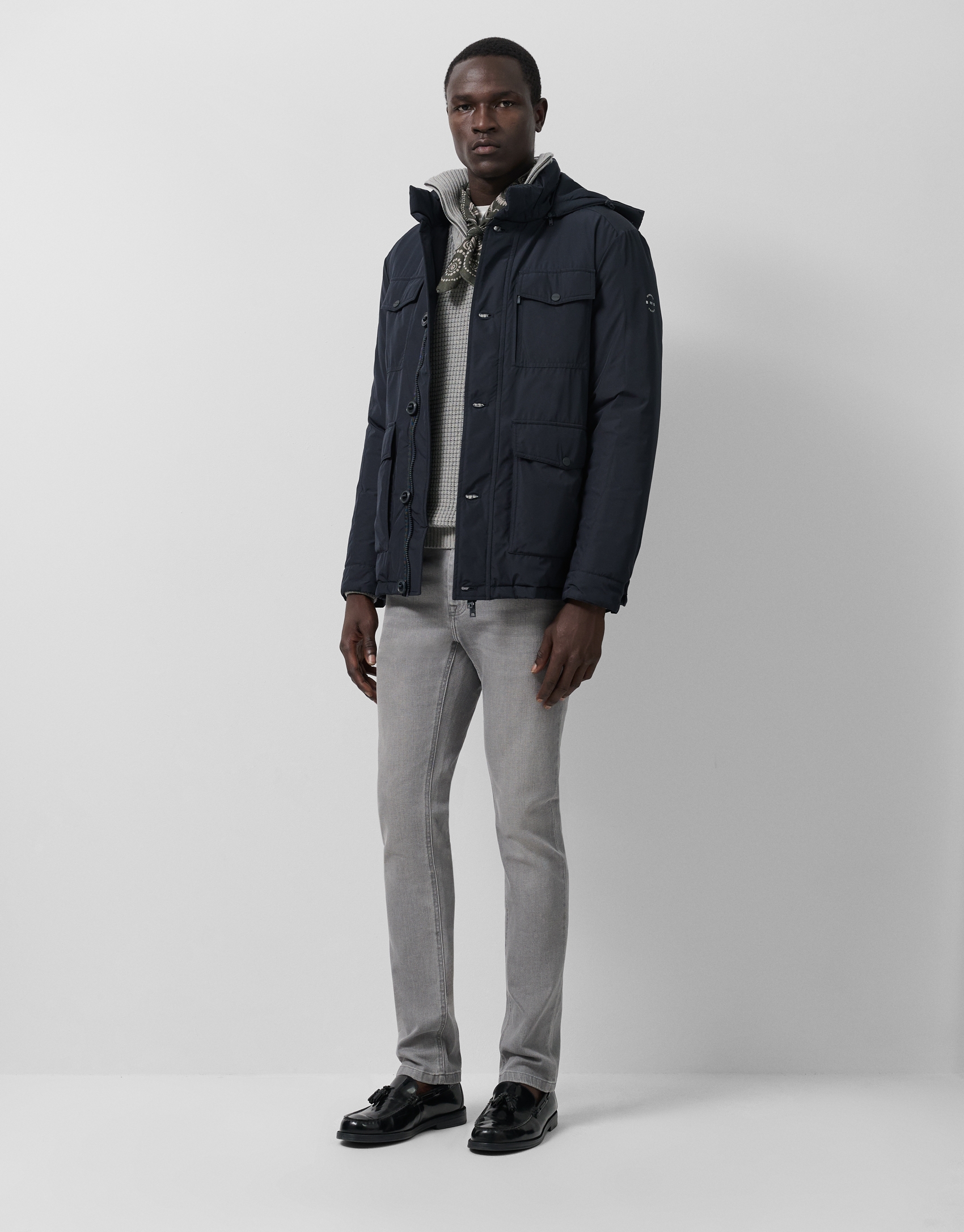 Parka t&eacute;cnica azul marino cuatro bolsillos