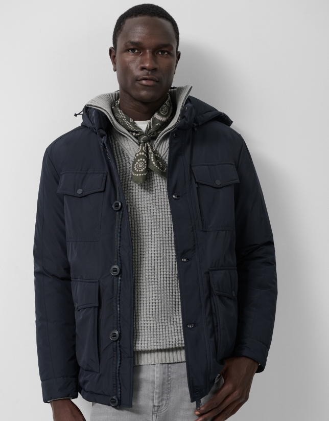Parka t&eacute;cnica azul marino cuatro bolsillos