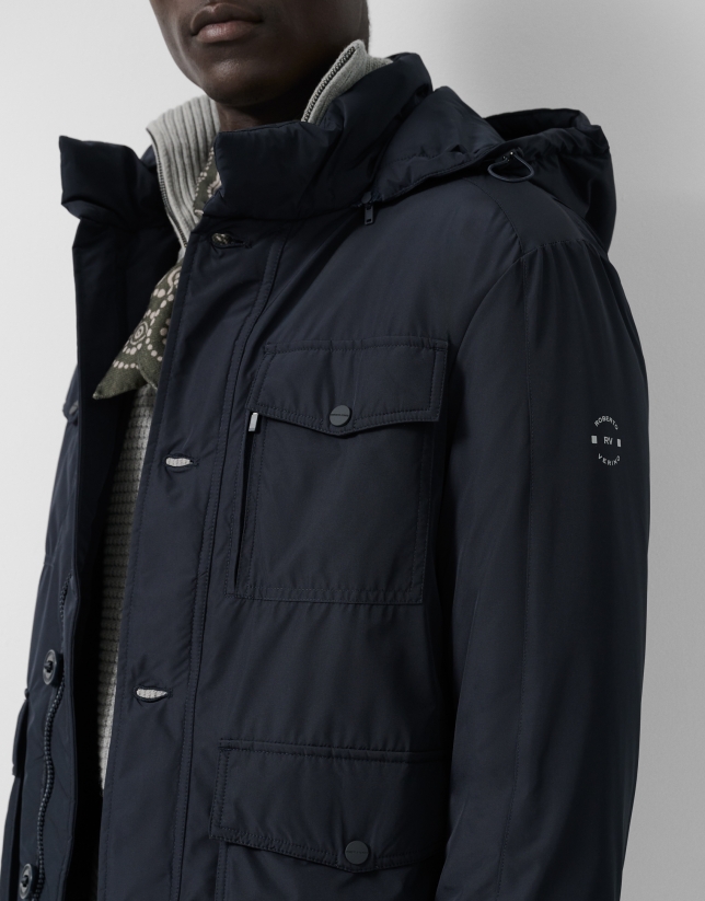 Parka t&eacute;cnica azul marino cuatro bolsillos