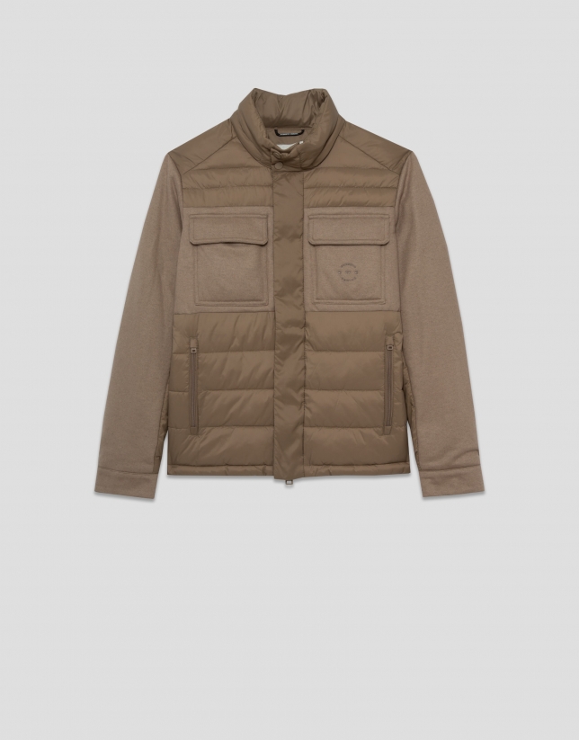 Cazadora combinada con tejido técnico y paño color visón