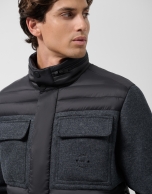 Cazadora combinada con tejido técnico y paño color gris oscuro