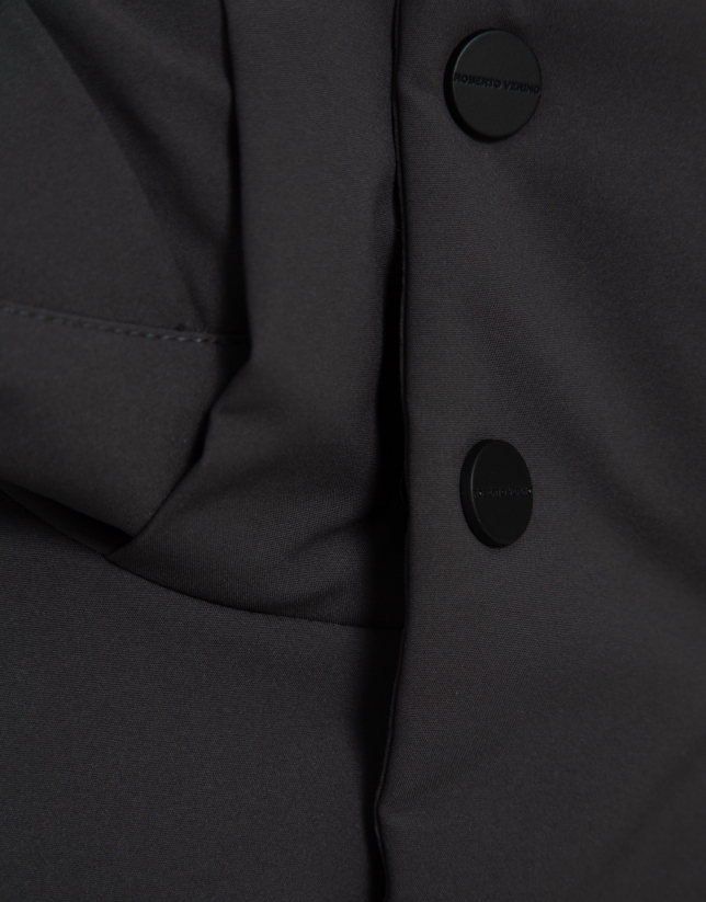 Trench largo técnico acolchado color gris oscuro