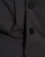 Trench largo técnico acolchado color gris oscuro