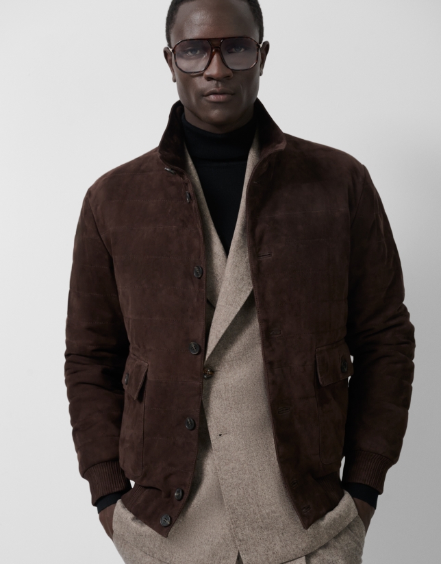 Chaqueta acolchada de ante marr&oacute;n