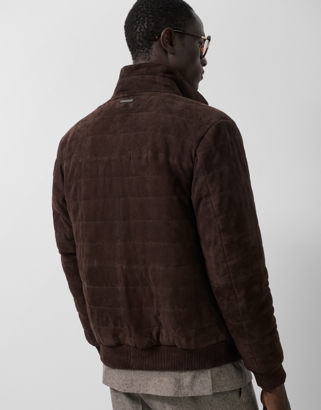 Chaqueta acolchada de ante marr&oacute;n