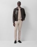 Cazadora grabado cocodrilo marr&oacute;n