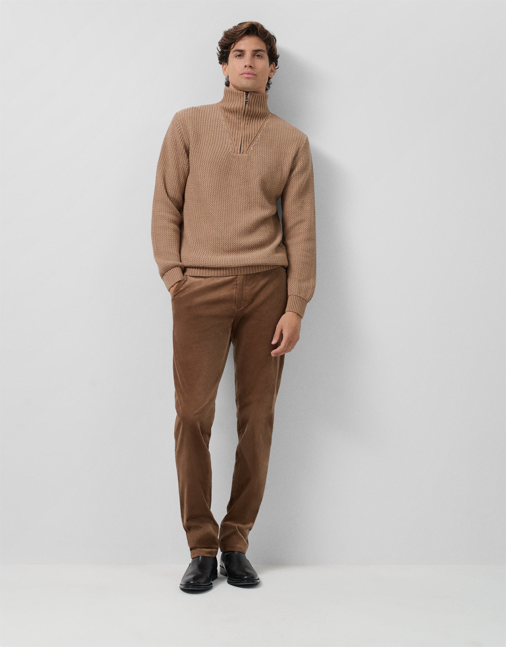 Jersey cuello envolvente color camel