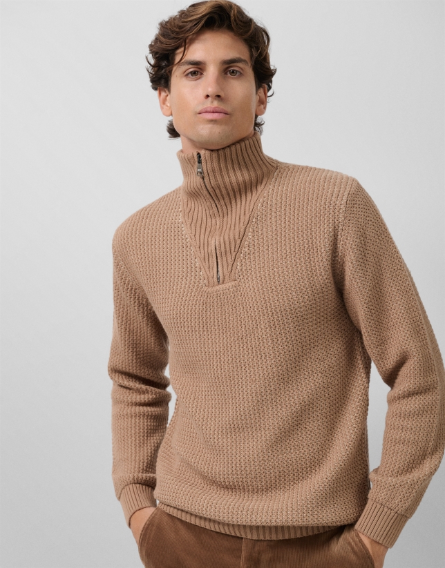 Jersey cuello envolvente color camel