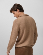 Jersey cuello envolvente color camel