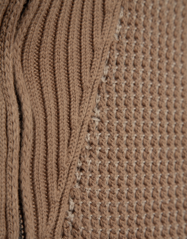 Jersey cuello envolvente color camel