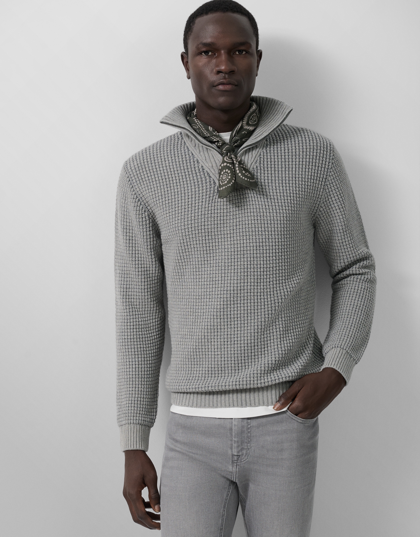 Jersey cuello envolvente color gris