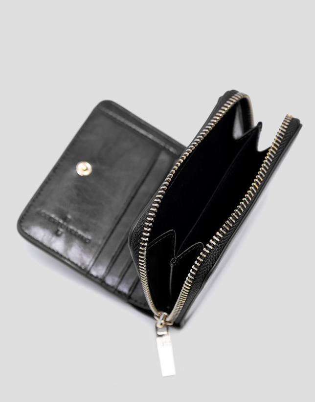 Margot zipper wallet in black crackled leather