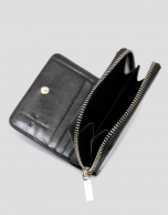 Margot zipper wallet in black crackled leather