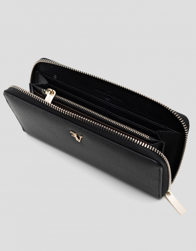 Bruna Maxi wallet in black grained leather