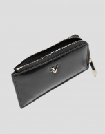 Margot card holder wallet in black crackled leather