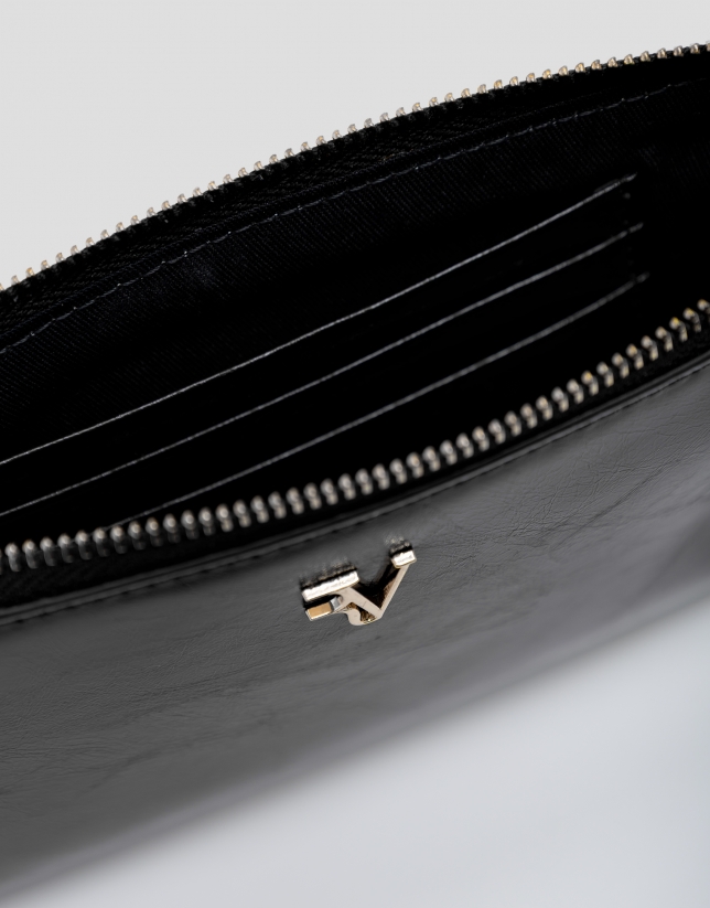 Margot chain wallet in black crackled leather