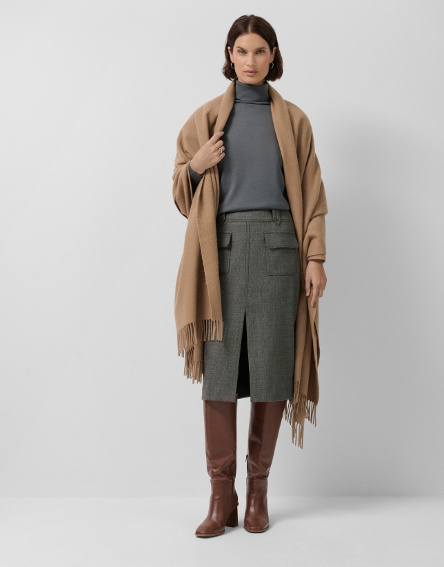 Maxi wrap-around scarf in camel melange wool