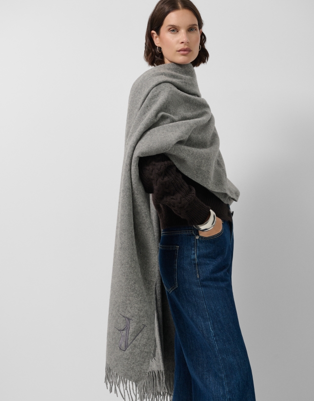 Maxi wrap-around scarf in grey melange wool