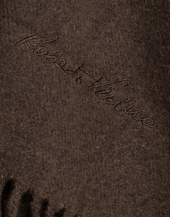 Brown scarf combined with a soft matching collar