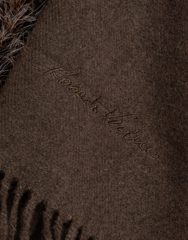 Dark brown maxi scarf combined with a soft collar