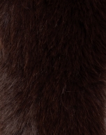 Rounded neck with brown fur effect