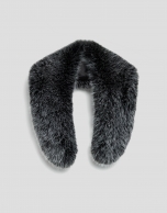 Rounded neck with dark grey fur effect
