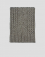Beige wool and alpaca scarf with cable knit design
