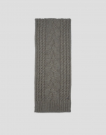 Beige wool and alpaca scarf with cable knit design