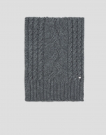 Bufanda en lana y alpaca gris claro con diseño de ochos