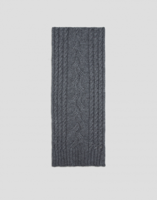 Light grey wool and alpaca scarf with cable knit design