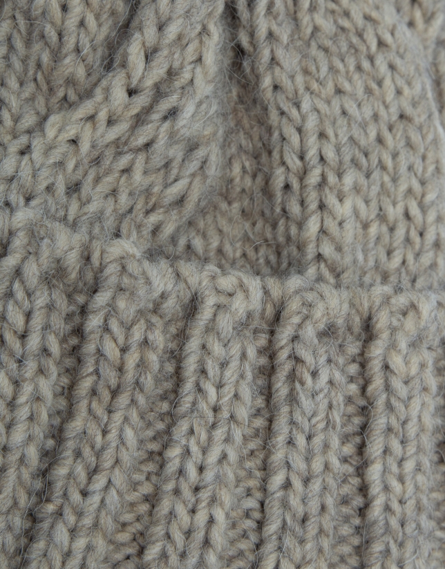 Beige wool and alpaca hat