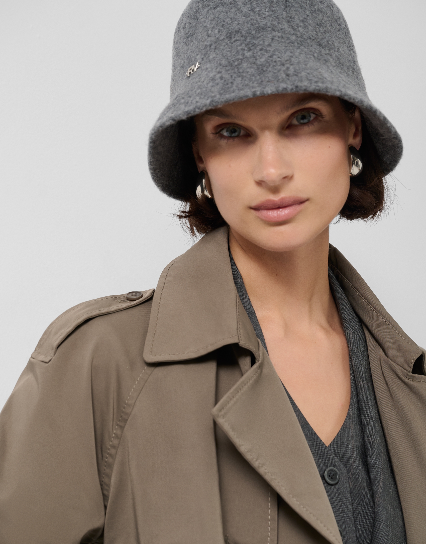 Gorro bucket lana gris oscuro